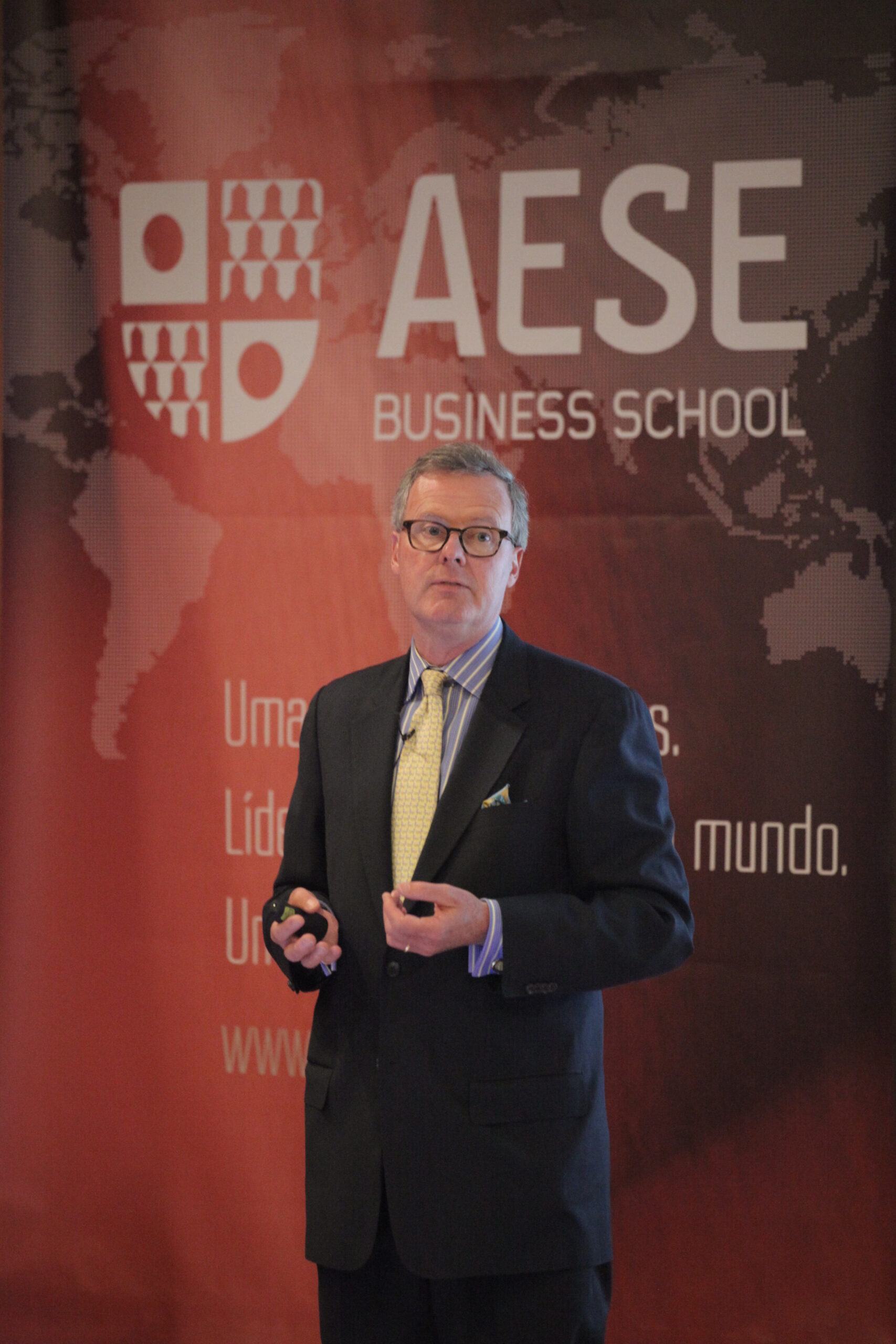 Eric McNulty presenting at the AESE Business School in Lisbon